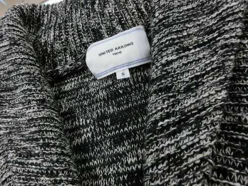 ニットのカーディガン