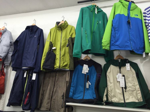 アウトドアウェアの冬物家電