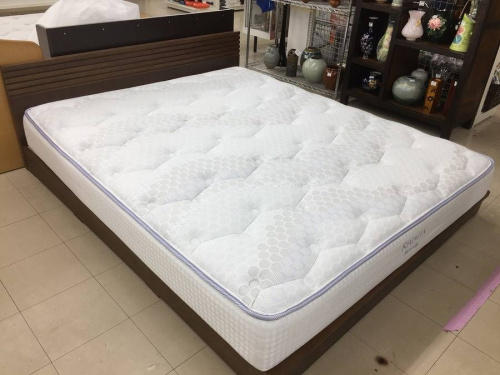 特選家具のベッド