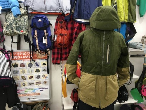 スポーツ用品のUNDER ARMOUR