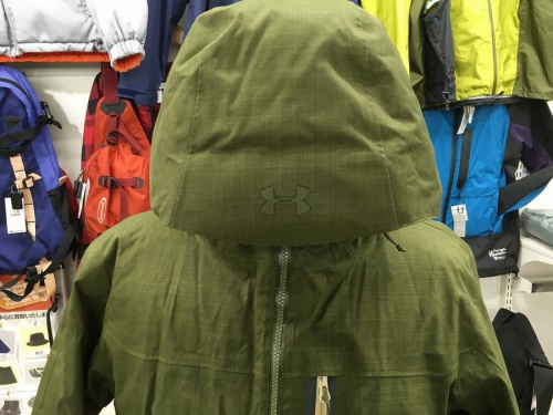 UNDER ARMOURのダウンジャケット