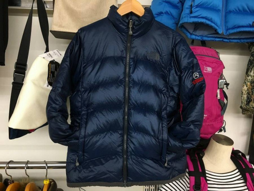 スポーツ用品のダウンジャケット
