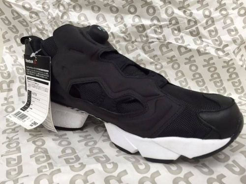 シューズのREEBOK