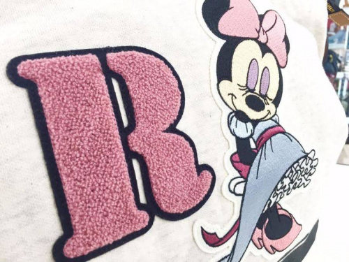 Samantha ThavasaのDisney