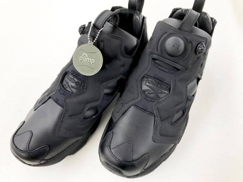 シューズのREEBOK