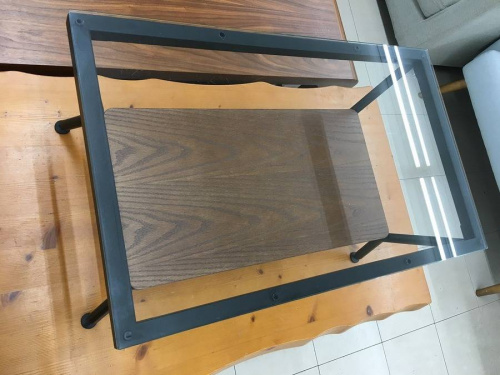 家具のテーブル