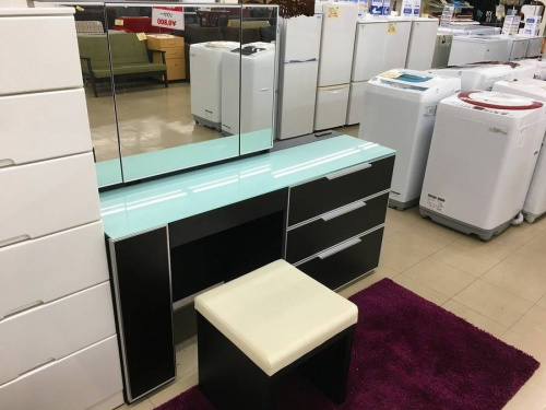 イスのドレッサー