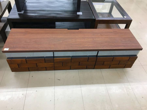 家具のテレビ