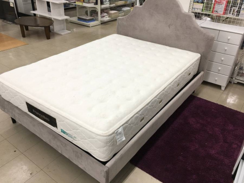 ベッドのFranc Franc