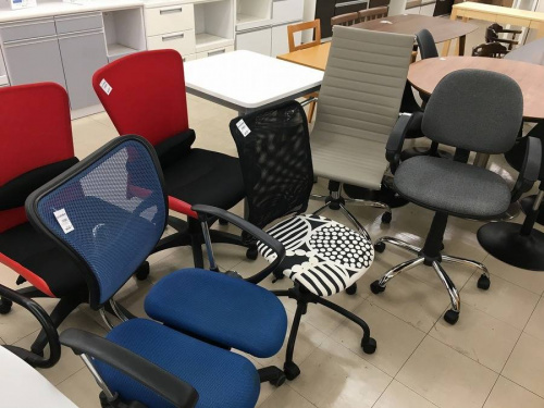 ソファーのイス