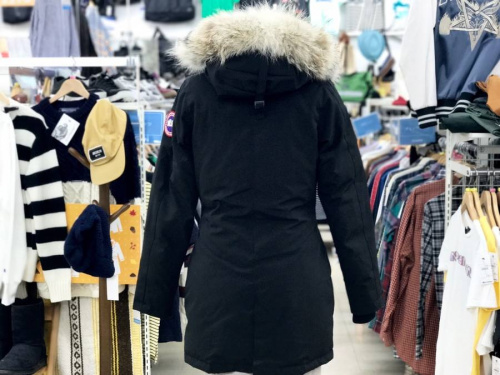 カナダグース（CANADA GOOSE）の牛久店