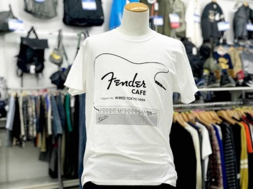 シャツのFENDER