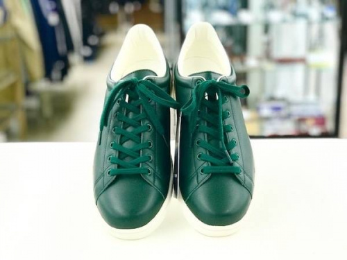 スニーカーのFRED PERRY