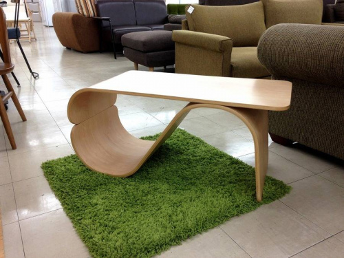 家具のテーブル