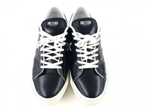 スニーカーのコンバース(CONVERSE)