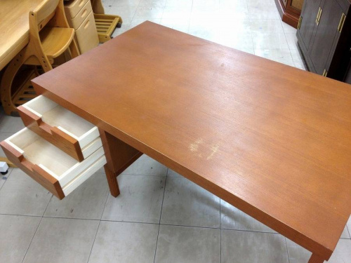 デザイナーズのデスク