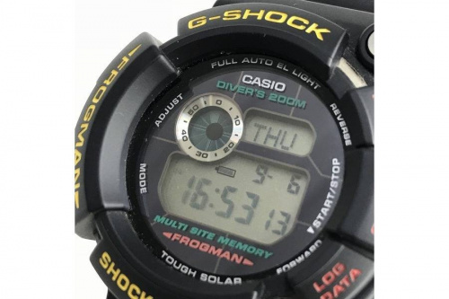 腕時計のダイバーズウォッチ