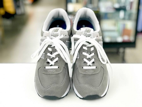 スニーカーのNEW BALANCE
