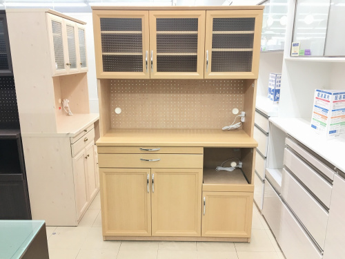 未使用のカップボード・食器棚