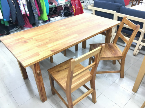 UNICOのダイニングセット