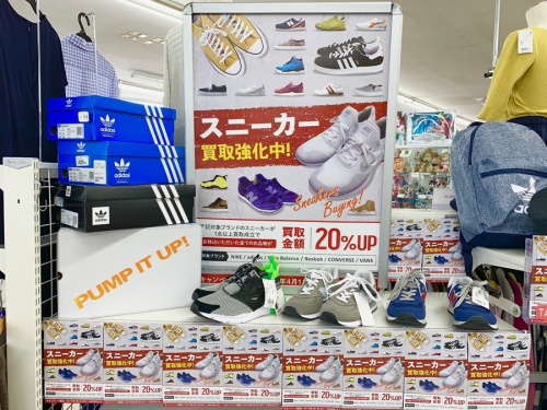 adidasのアディダス