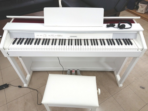 鍵盤楽器の電子ピアノ