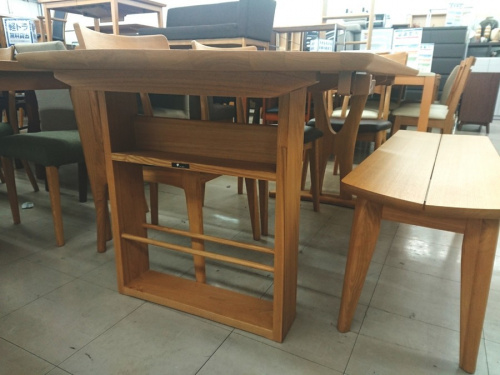 ダイニングテーブルの大塚家具製造販売