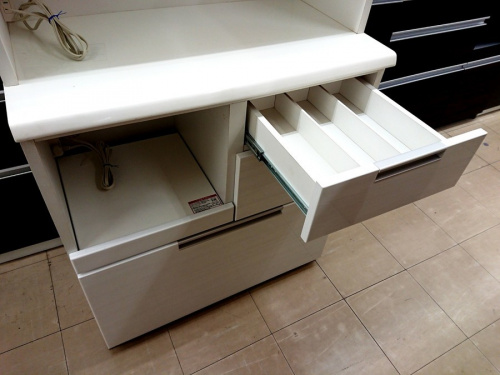 キッチンボード　の食器棚