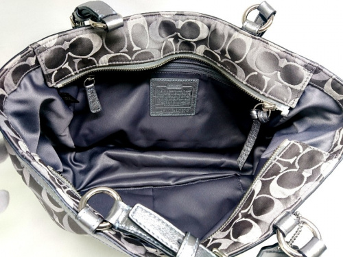 バッグのトート