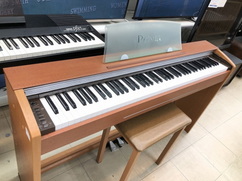 楽器の電子ピアノ