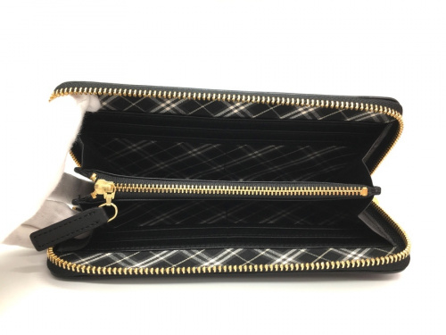 長財布のBURBERRY BLUE LABEL