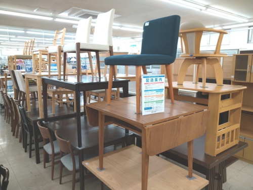 中古ソファーの中古食器棚