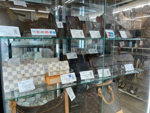 LOUIS VUITTONのGUCCI