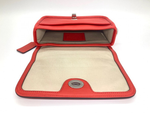 レザーショルダーバッグのCOACH