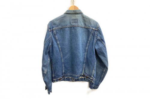 Levi's