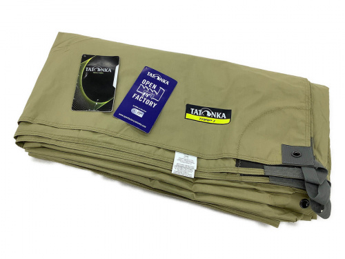 アウトドアのタープ