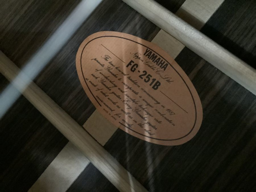 アコースティックギターのYAMAHA