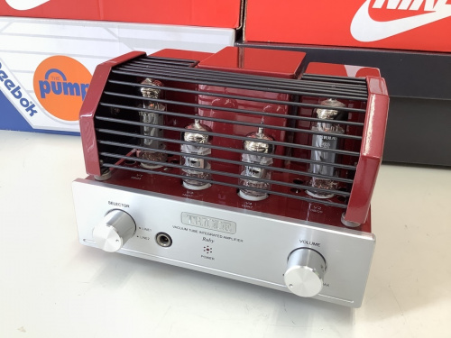 オーディオ機器のアンプ