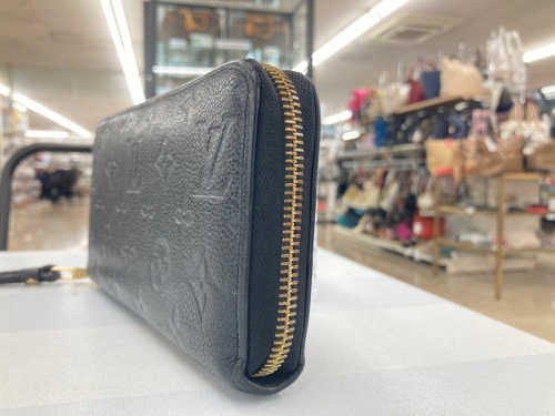 長財布のモノグラム