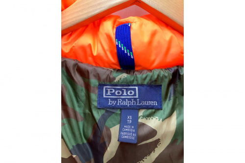 アウターのダウンジャケット