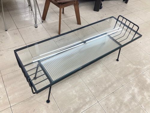 生活家具のテーブル