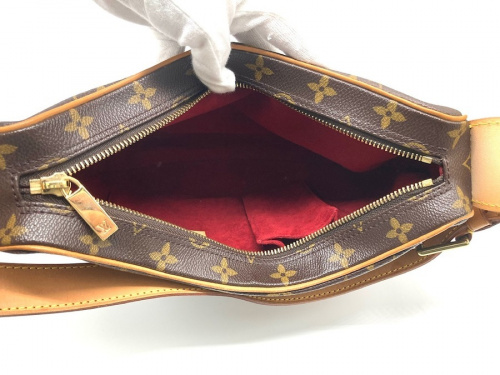 ショルダーバッグのLOUIS VUITTON