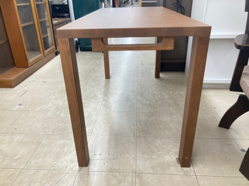 テーブルのボナシェルタデスク