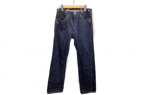 ジーンズのデニムパンツ