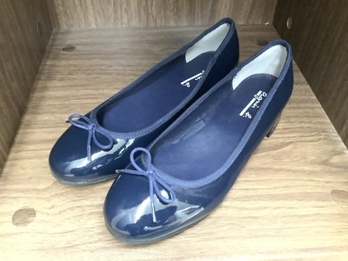 スニーカーのパンプス