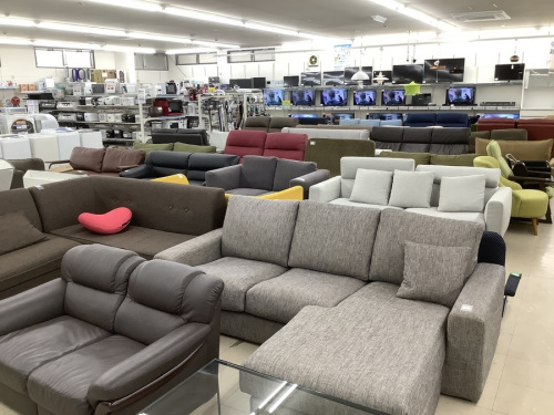 テーブルのソファ