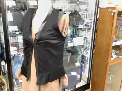 レディースファッションのトップス