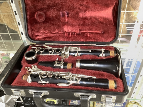 中古楽器店の管楽器