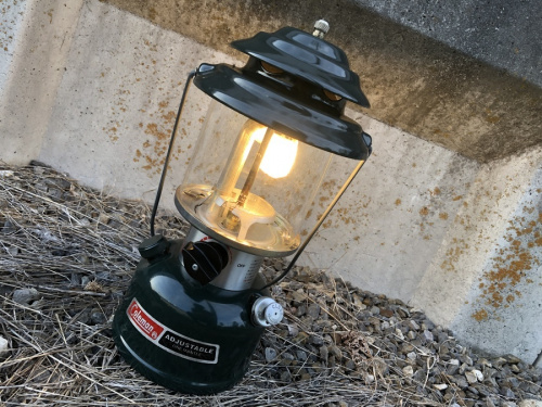 アウトドアのランタン