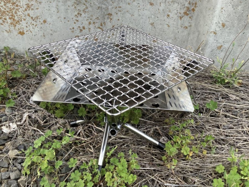 キャンプ用品の焚き火台